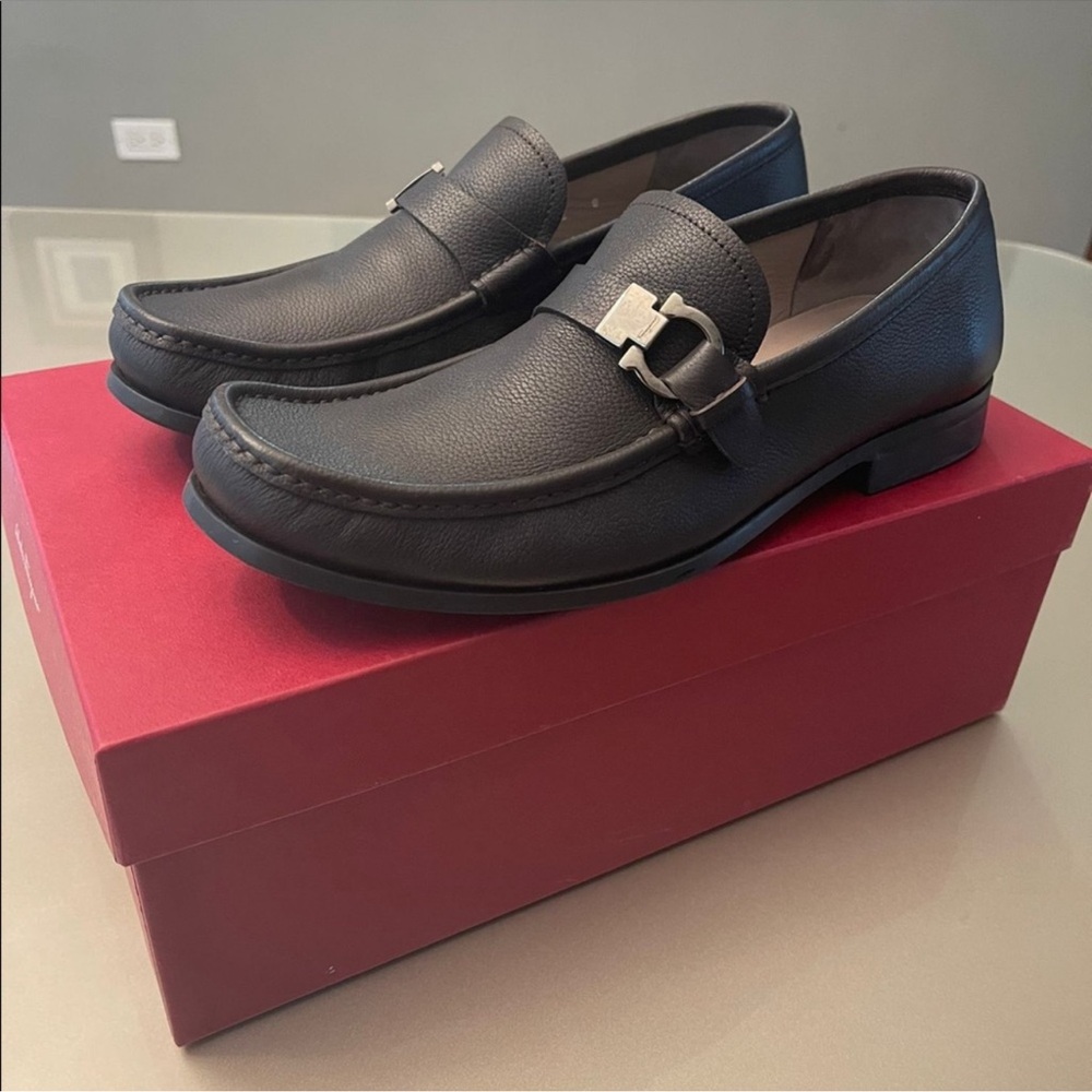 Salvatore Ferragamo Adam Loafers Sz 10.5 E with Gancini Buckle Detail Drk Brown